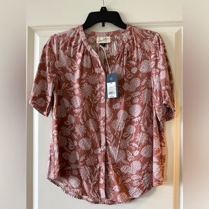 Universal Thread, New with Tags, never worn. Women’s blouse.
